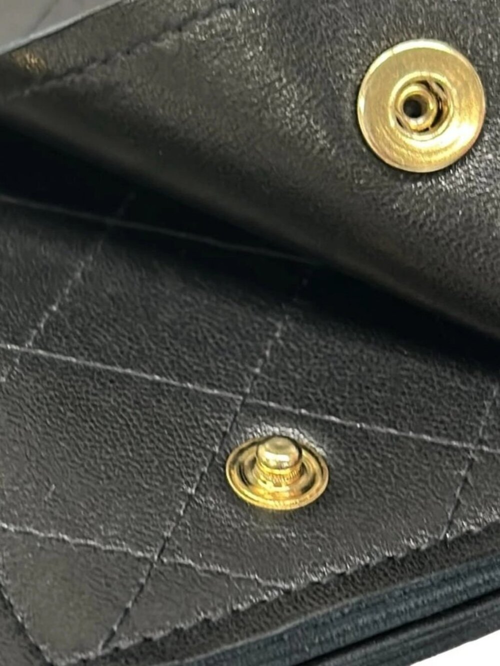 CHANEL Matelasse - Black Leather Other Style Wallet Gold hardware - Picture 10 of 12